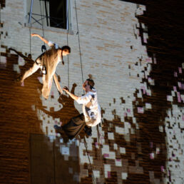 Fiera di Soliera 2022, danza verticale e video mapping - Foto Matteo Luppi