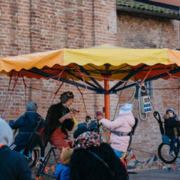 Auguri Soliera 2023, giostra a pedali - Foto Matteo Luppi